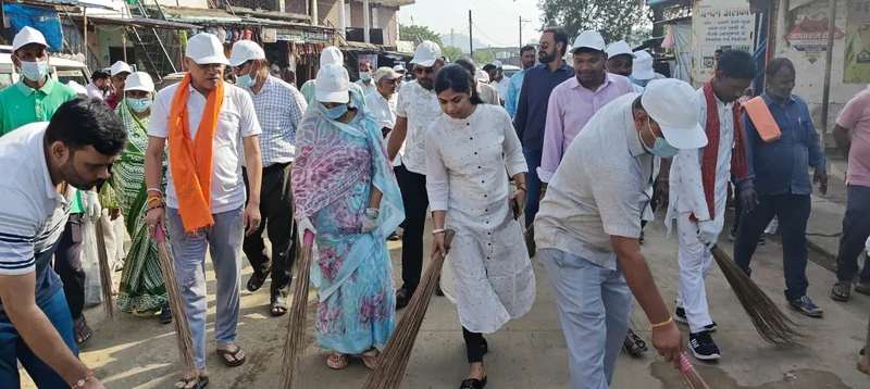 गांधी जयंती पर चितरंगी में चला व्यापक स्वच्छता अभियान