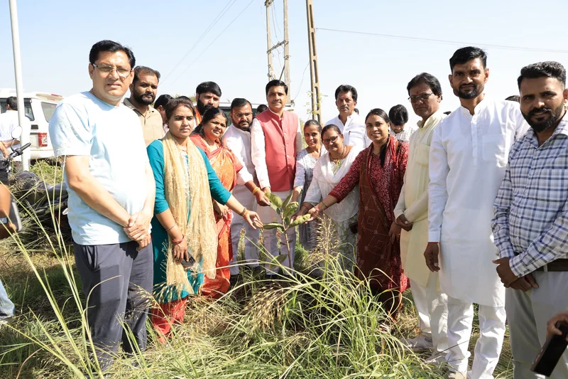 स्वच्छता सेवा कार्यक्रम के तहत नमो उपवन में वृहद पौधारोपण संपन्न